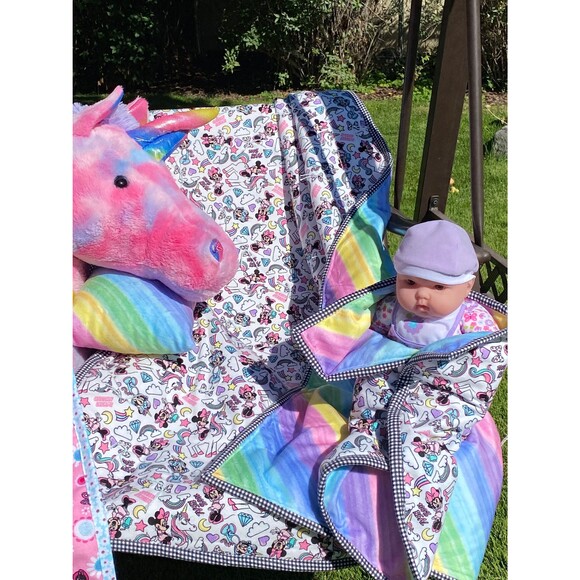 Child gift set -Pillow, Blanket, and Mini Blanket Included (6 designs available) - Picture 8 of 10